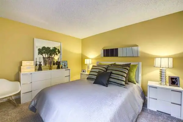 Wonderful location for commuters! Were near public transit