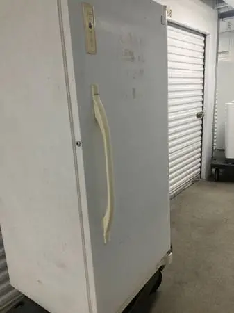 Freezer,25 ft,white,upright,frost free,clean,help dlvr.
