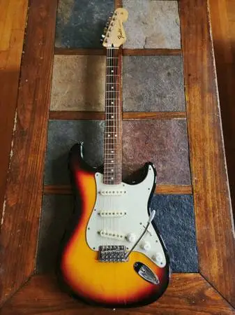 Fender MIM strat w/locking tuners + Pure Vintage pickups 14