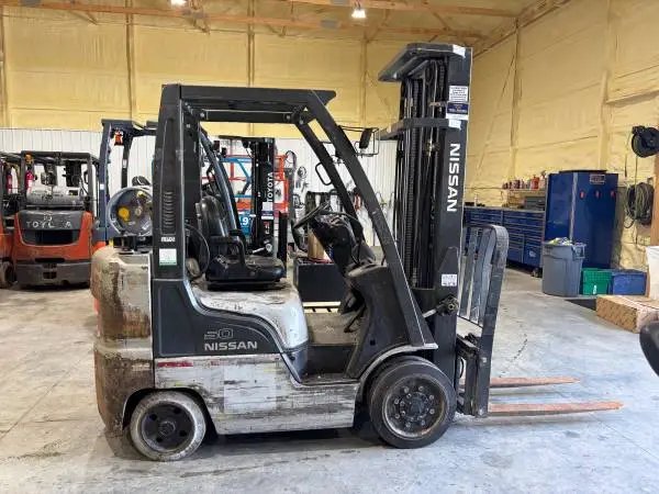 Nissan MCP1F2A25LV Forklift 5k Capacity 3 stage with Side shift