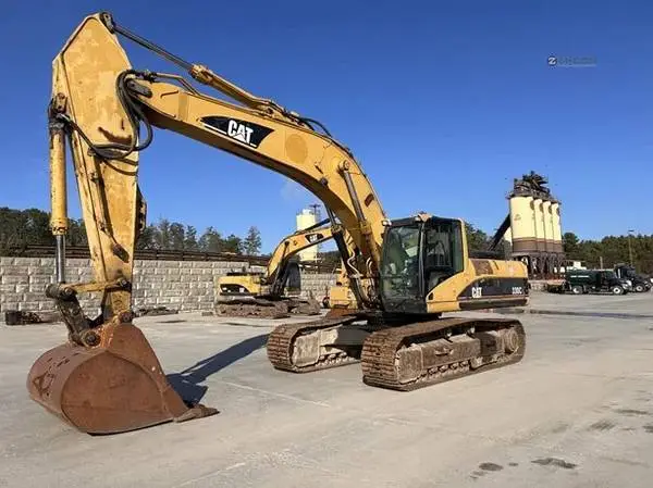 2006 Caterpillar 330C hydraulic excavator auxiliary valve thumb