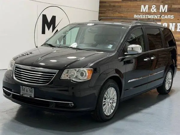 2013 Chrysler Town Country Limited Minivan FULLY LOADED /NEW TIRES/1-OWNER