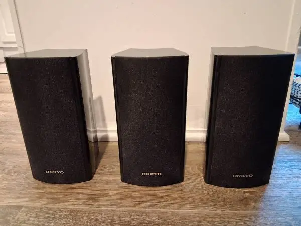 3 ONKYO BOOKSHELF SPEAKERS 130 WATTS