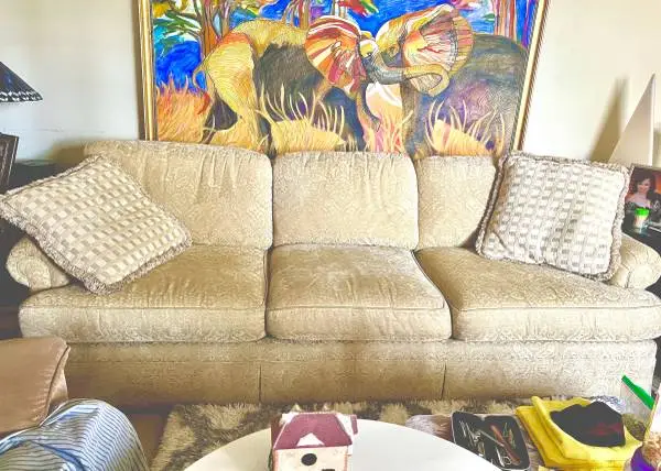 Traditional Cream Damask 3-Cushion Sofa (96) with Matching Pillows