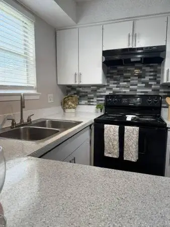 Modern 3 Bed 2 Bath Room in Grand Prairie, TX - Available 4/3/2026