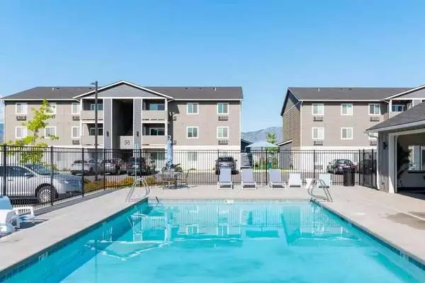 Clean and spacious 1328 Sq Ft, 3 BR / 2 BA with gorgeous views