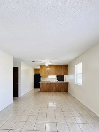 🏠 2 Bed , 1 Bath Apartment for Rent – Available Now! Location: 📍 535