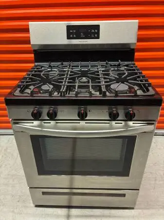 Frigidaire Gas Stainless Steel Stove in Great Working Condition