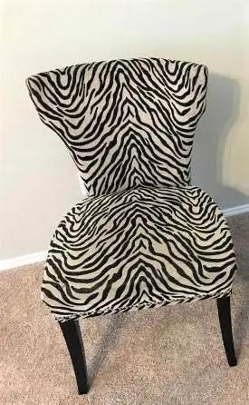 🌸ZEBRA CHAIR🌸NEED GONE ASAP