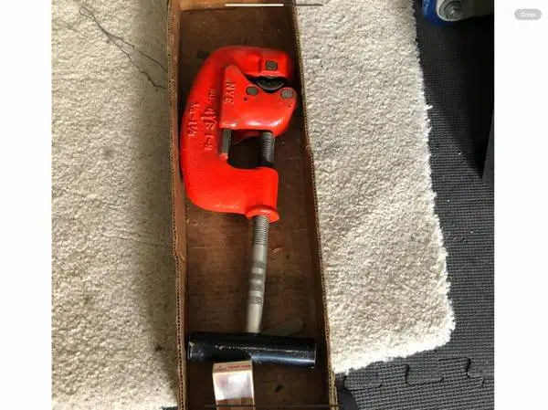 Pipe cutter