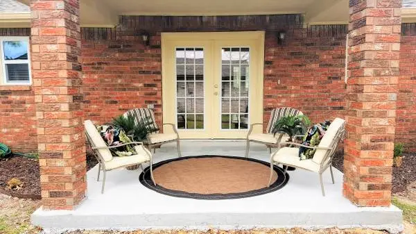 🌸PATIO OUTDOOR RUG ROUND 🌸 NEED GONE ASAP
