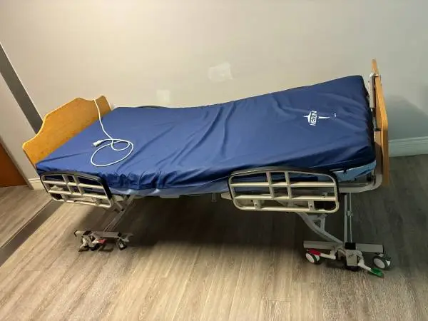 ****Electric Hospital/Medical Bed****500 OBO