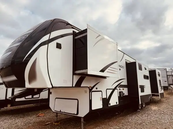 2021 Durango 5th Wheel 5 Slides 2 Bedroom 1.5 Bath STUNNING!!!