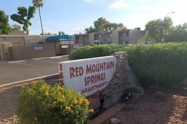 Great Pet-Friendly Community in Phoenix! Ask for details!
