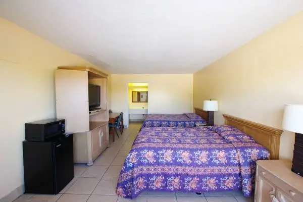 Clean, Quiet Rooms – Perfect for Monthly Living - $35-$45 Deposit