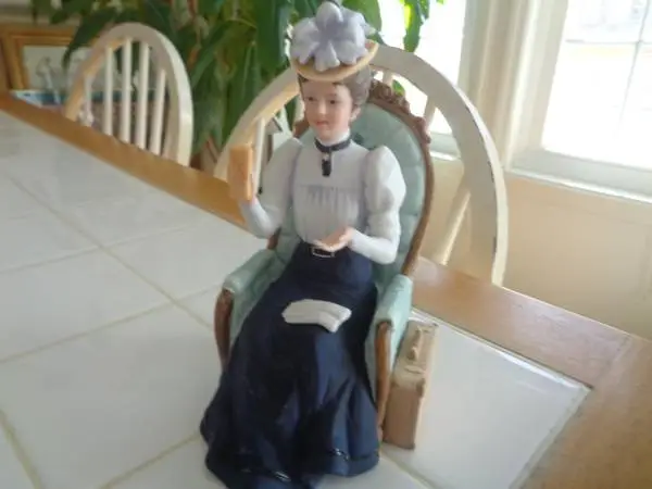 Avon The Albee Award Figure