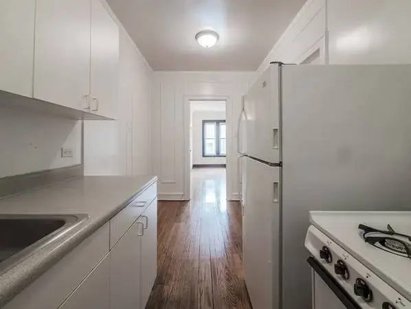 Fair Price! Affordable One Bed in Ravenswood/North Center Area!