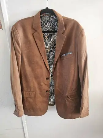MENS BLAZER MADE BY PAISLEY & GRAY SIZE 42R TAN COLOR