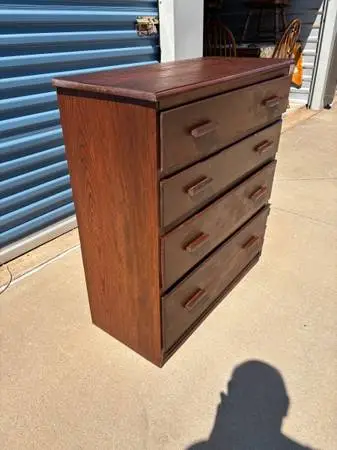 Beautiful Dark Finished 4 Drawer Solid Wood Chest of Drawers