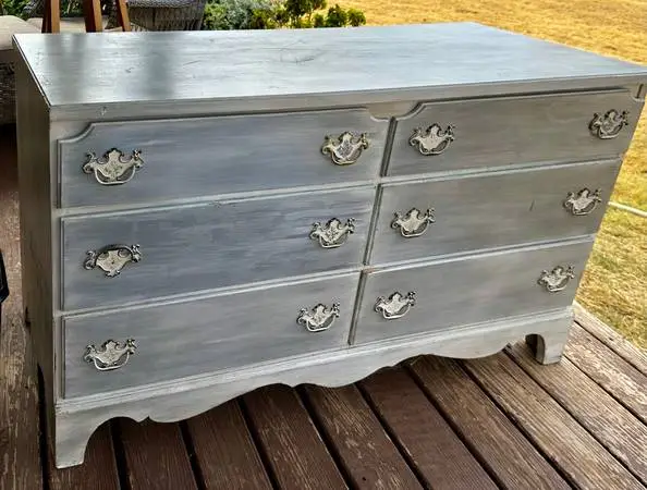 French Provincial-style 6-drawer dresser