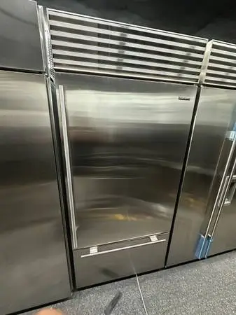 SUBZERO 36” WIDE BUILT IN BOTTOM FREEZER STAINLESS STEEL FRIDGE