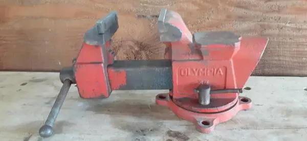 Vise with 4 Jaw and Swivel Base