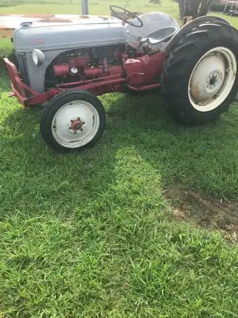 8 N Ford tractor 4 cycle in good works condition