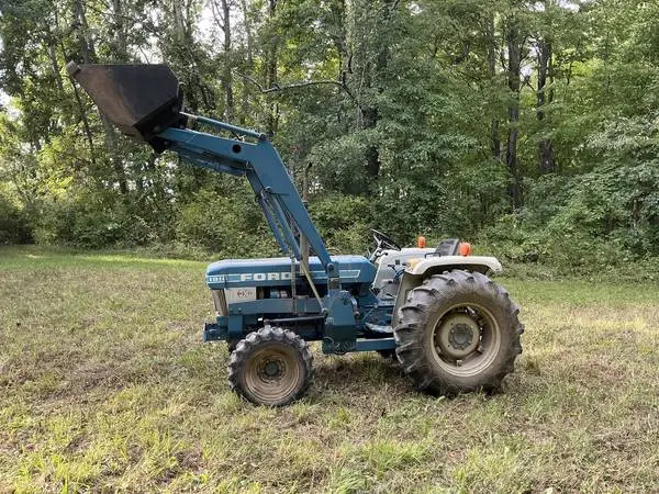 Ford 1910 4x4 Tractor with Front end Loader