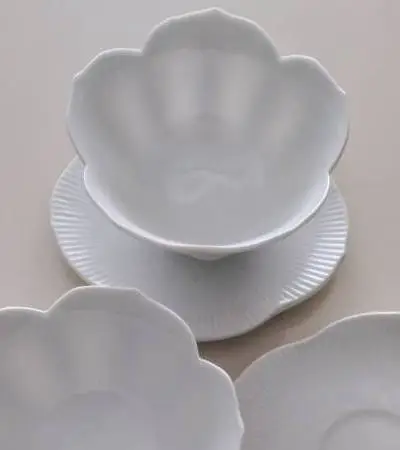 VINTAGE MC 16 PIECE SET: 8 SCALLOPED CERAMIC DESSERT CUPS + 8 SAUCERS