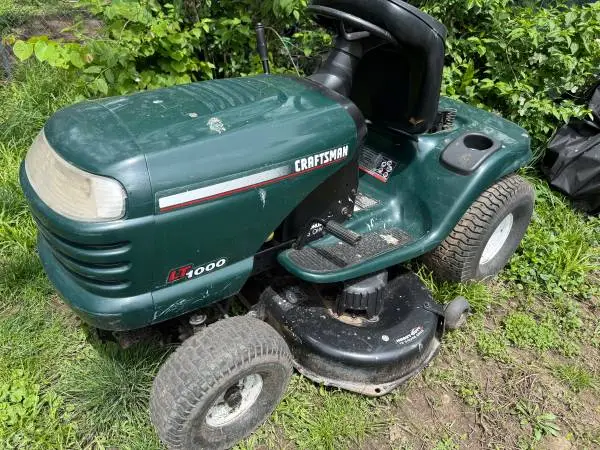riding lawnmower