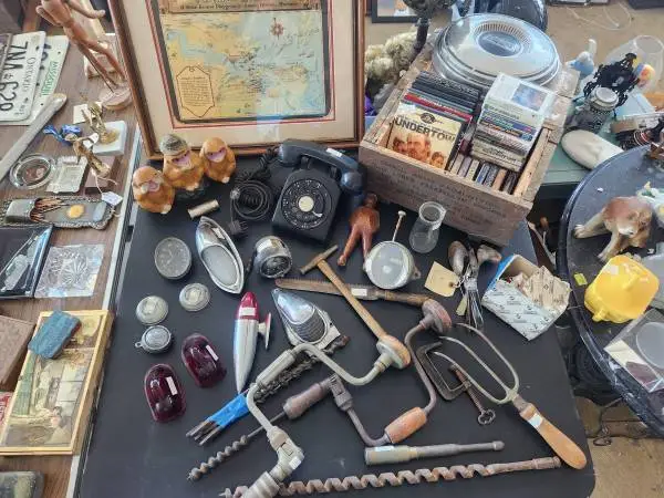 WE BUY VINTAGE & ANTIQUES