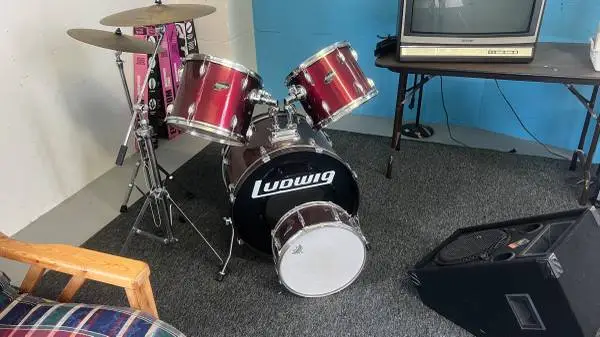 Ludwig drumset with cymbals