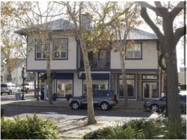 Commercial mixed used Building 6% Per Year Cap Rate - $1,960,000 (fair