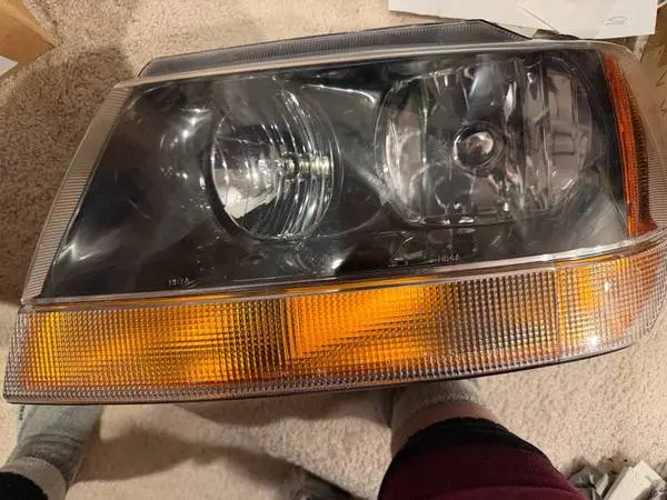 HEADLIGHT LEFT (DRIVER) ONLY 99-04 JEEP GC, POSS others