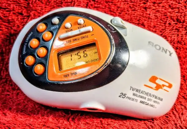 SONY S2 SRF-M80V Walkman TV/Weather/FM/AM w/Arm Band & MDR-W008 Headph