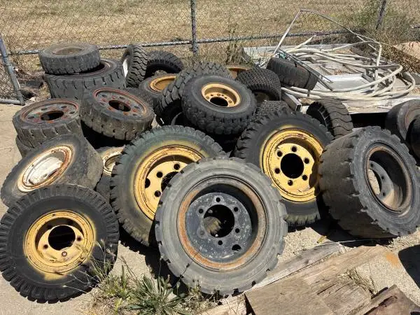 Forklift various sizes pneumatic and solid wheels tires
