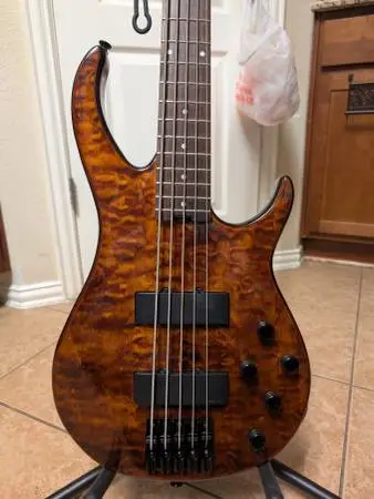 Active Peavey Millennium AC BXP 5-String Bass -18V Active Preamp