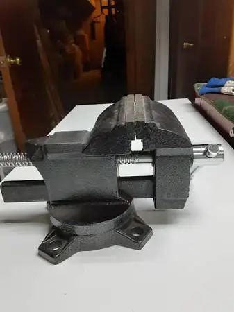 Bench Vise  4-1/2