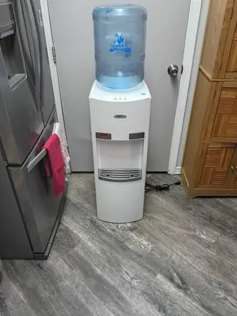 Instant hot water/ water cooler