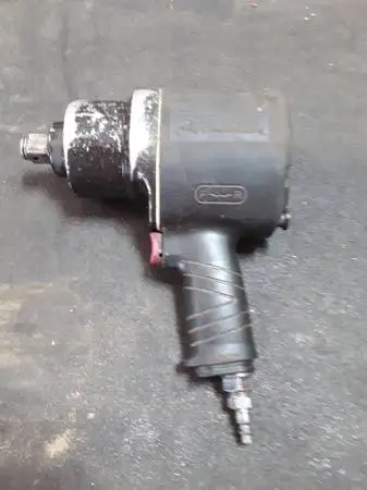 Husky H4490 1400 ft./lbs. 3/4 in. Impact Wrench