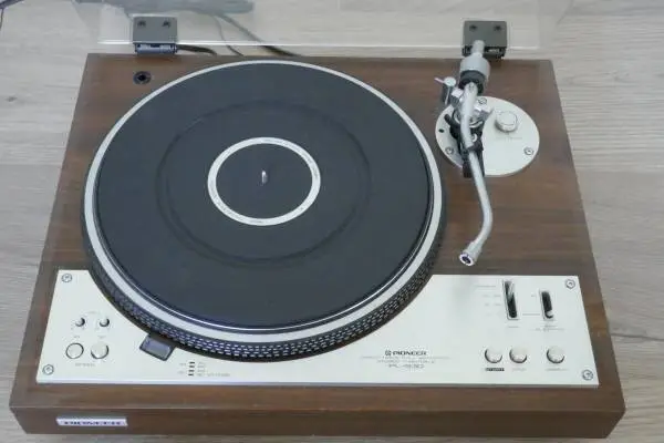 Pioneer PL 530 Turntable Record Player