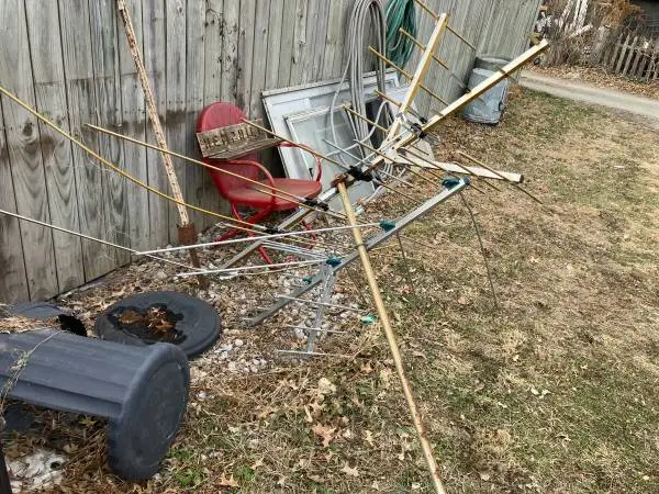 Tv antenna outside roof top 6’ tall