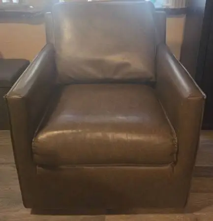 Swivel Chair *Comfy* Excellent Condition