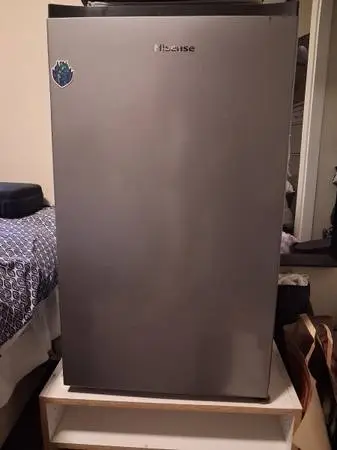 Hisense 3.3-cu ft Mini Fridge
