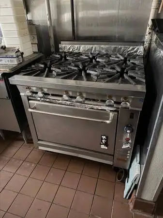 Montague 6 burner range w/ convection