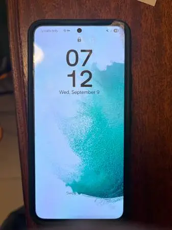 Samung S22 256 GB upgrade -Like New rarely used second line