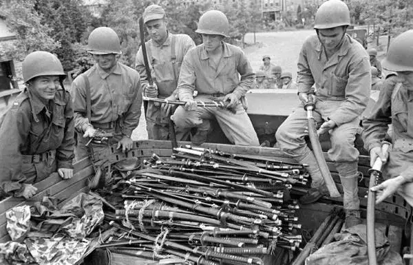 Wanted: vintage military collectibles helmets swords knives bayonet