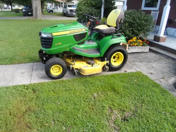 JOHN DEERE X730 2022