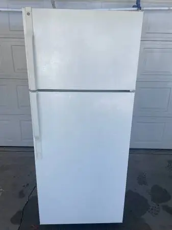 White ge top freezer apartment size refrigerator
