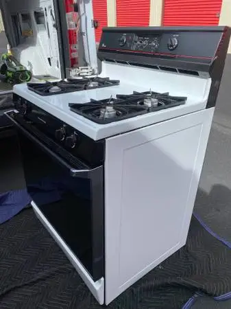 GE Gas Oven Stove. Old, Clean, Reliable